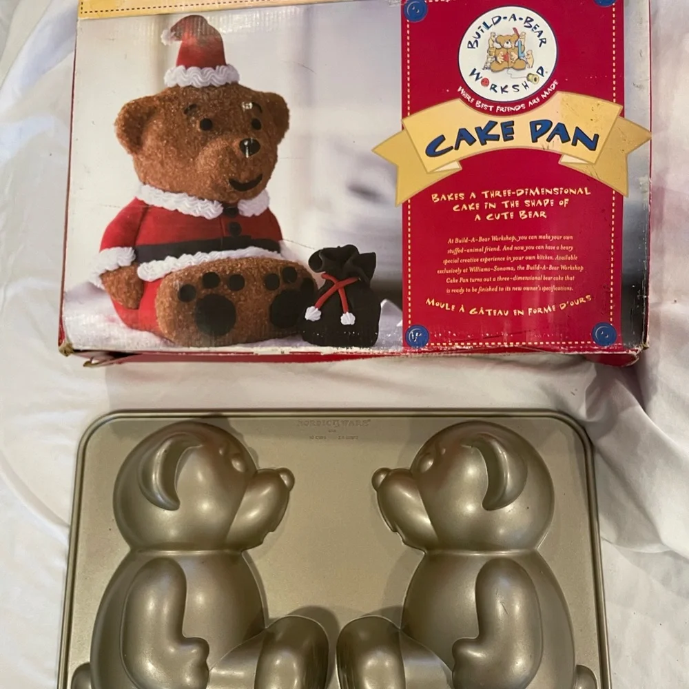 Williams Sonoma gold touch Nordic ware build a bear cake pan. NIB